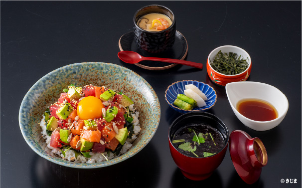 MSCメバチマグロとASC銀鮭の海鮮アボカド丼 ASC認証バナメイ海老と平飼い有精卵の茶碗蒸し付き