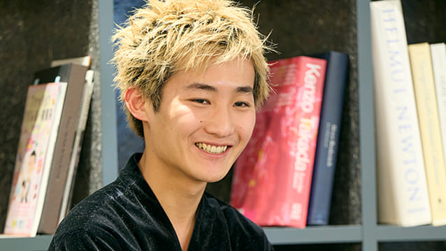 WOMENʼS デザイナー ⼤澤 凱⼼さん 写真