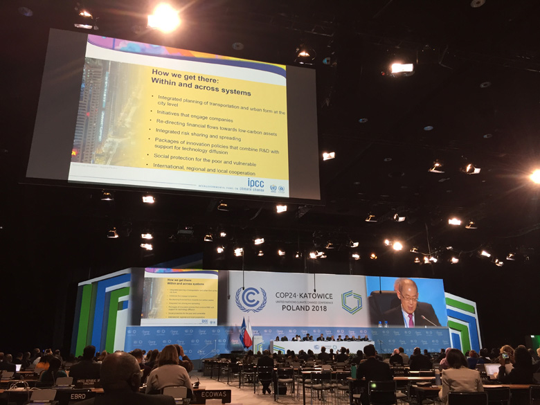 タラノア対話が開かれた今日の会議場。IPCC(気候変動に関する政府間パネル)の議長たちも招かれ、10月に発表された1.5℃特別報告書の成果を報告しました。