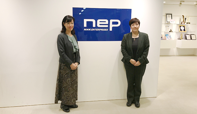 堅達京子さんと共に。この番組は、企業の経営層が、気候変動問題を認識することにも大きく貢献したと言われています。この危機感は、CSRやCSV室を超えた全社的な取り組みを加速させ、気候変動への対応を、経営に統合させていくことにつながります。