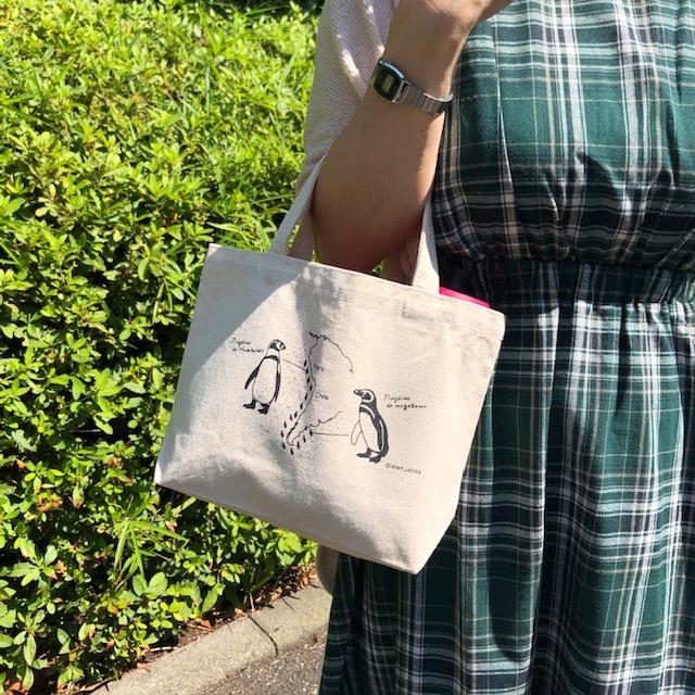 縦20cm×横30cm×底10cm/持ち手長さ約29cm/<br> 厚さ約12オンス/無漂白コットン/中国製<br>
