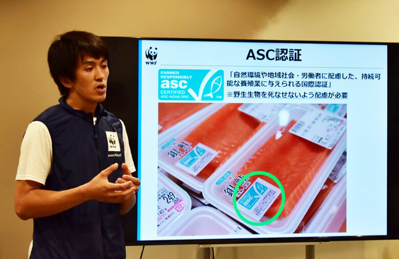 「asc」のマークが付いた水産物は、少しずつ日本の店頭にも並ぶようになってきている