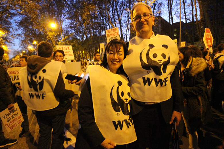 横断幕に込めたWWFのメッセージは「今しかない!」。気候緊急事態を認識し、一刻も早く行動することを訴えながら、およそ2時間にわたって行進しました。