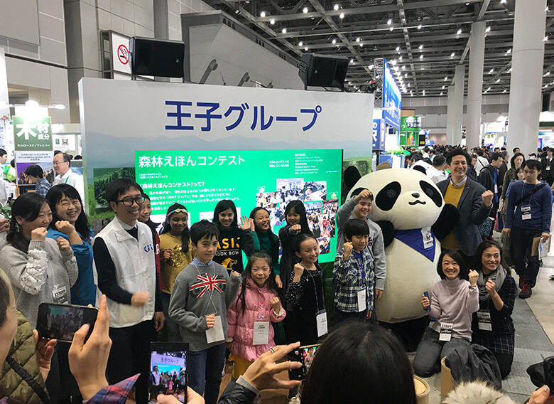 受賞したお子さんたちが来てくれました