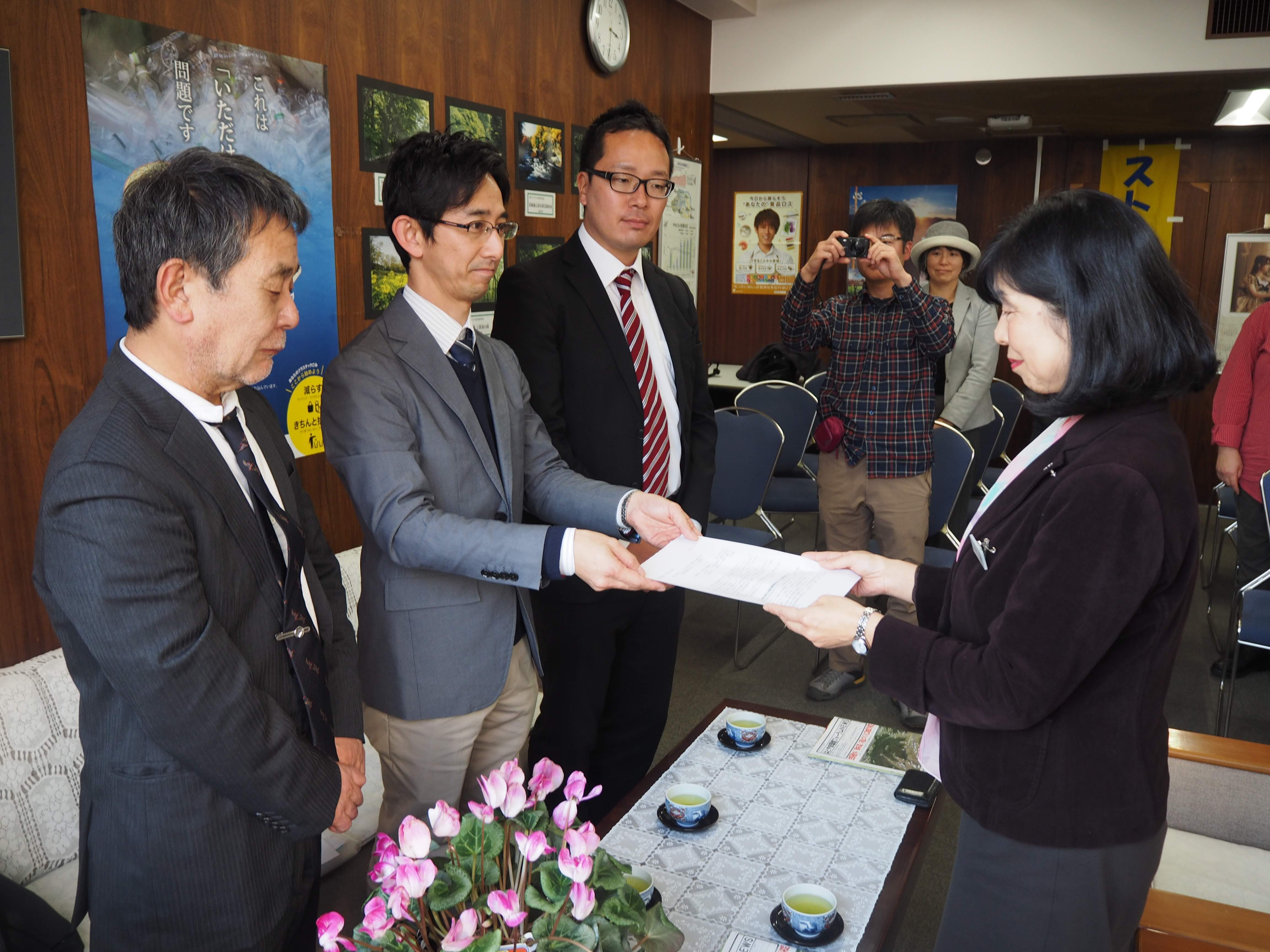 埼玉県庁にて要望書を提出