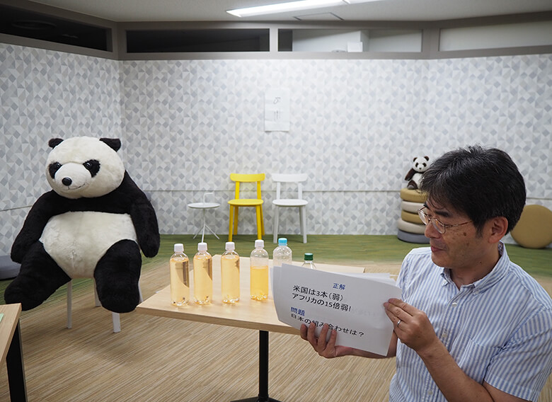 東京から講師がリモートでアクティビティを実施。鹿児島の先生方が次々に問題に正解するのでびっくり！