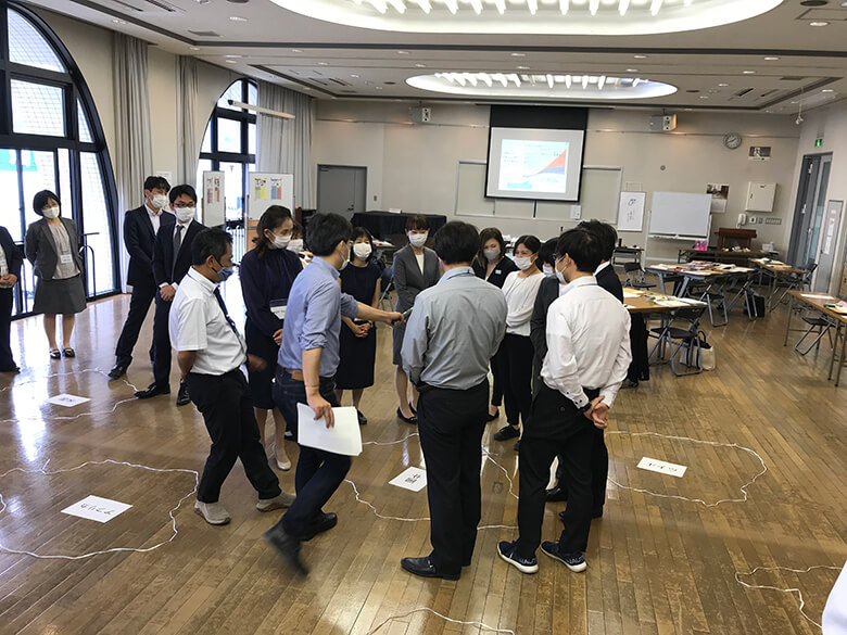 講座には体を動かす活動もある