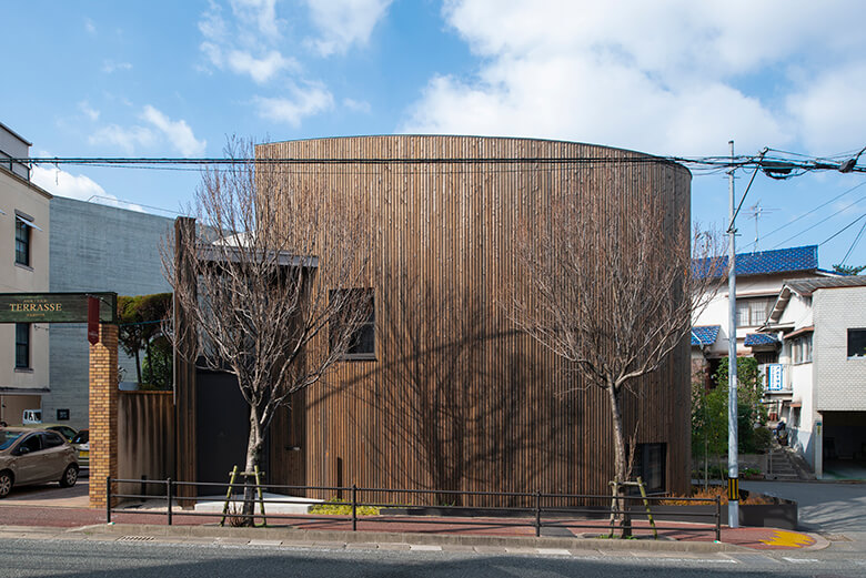 木材の輸入、企画、製造、販売を手掛ける株式会社マルホンが福岡市に建設したMARUHON FUKUOKAは国内で13例目(2020年10月現在)となるFSC®プロジェクト全体認証。