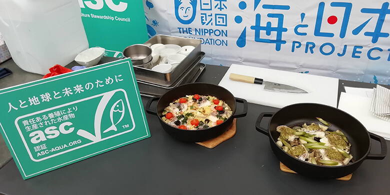 さばいたASC認証マダイは、おいしい料理に生まれ変わります。<br>今回のイベントを主催した株式会社ゼットンでは、現在、葛西臨海公園内3店舗、「アロハテーブル」全店舗及び「SURF SIDEKITCHEN」で、MSC認証・ASC認証の水産物が提供されています。<br>サステナブルな魚を取り扱うレストランで食事をすることも、サステナブル・シーフードの応援になります。