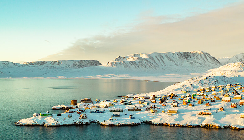 グリーンランド東部の町。海氷の融解が進んでいる