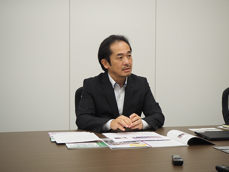 インタビューに答える(株)JERAの水野和彦氏