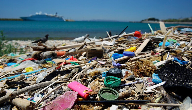 経済の成長や便利なライフスタイルへの移行と共に増加の一途をたどってきたプラスチックごみ。