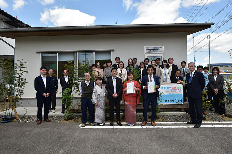 五条和み教室の認証授与式。この後、新しいコインランドリーの建物のFSC認証授与式があり、そのまま岐阜県の東白川村へ。続きは文末のリンク先から!