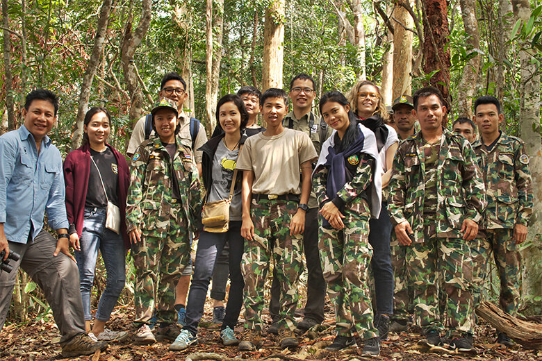 タイのレンジャーおよびWWFタイ職員との集合写真@タイのケーン・クラチャン国立公園