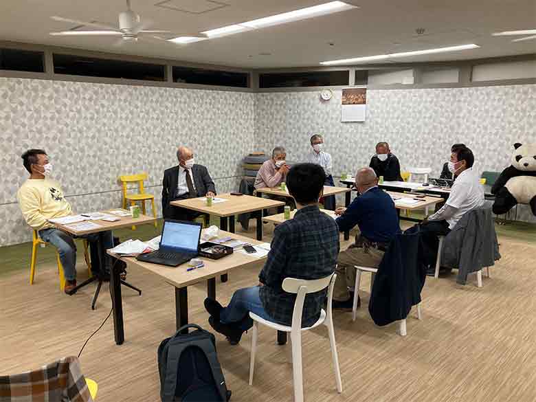 推進協議会メンバーとWWFスタッフの議論の様子