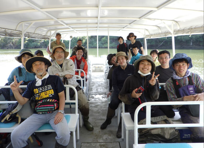 2023年3月の池の掘削作業に参加した、西表島エコツーリズム協会、希少水生昆虫保全研究会、琉球大学、環境省西表自然保護官事務所、WWFジャパンのメンバー