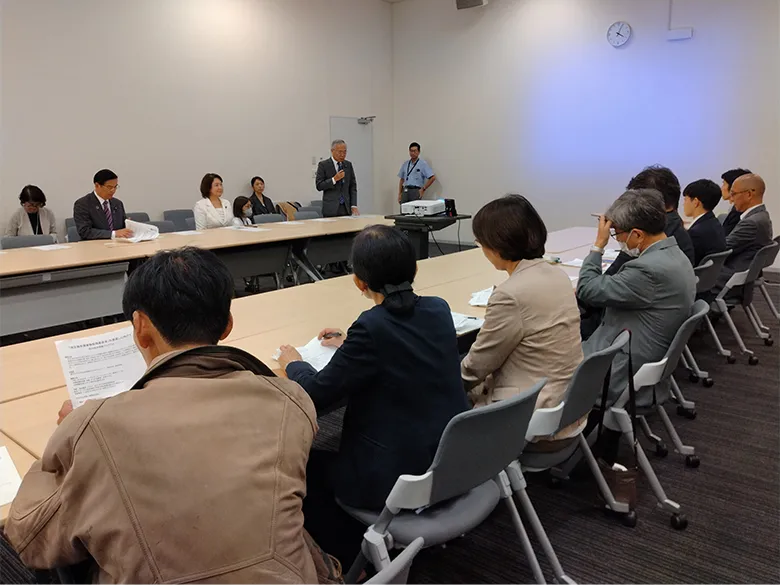 冒頭にあいさつをする公明党 横山信一参議院議員