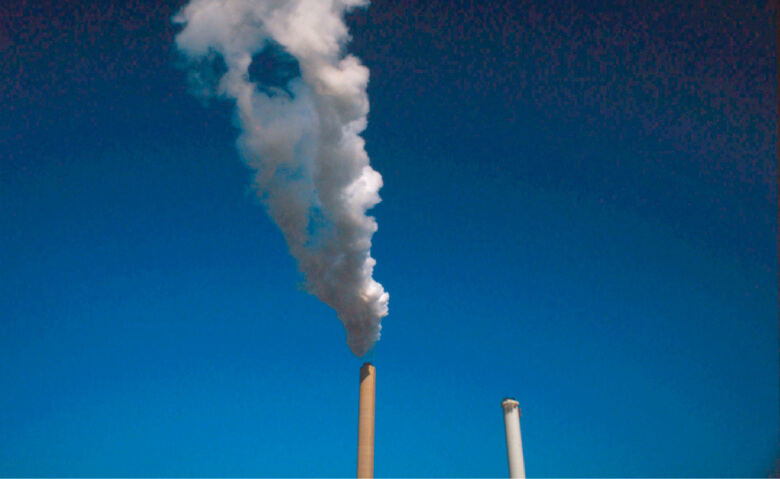 政府や一部の事業者は、火力発電所で水素・アンモニアを燃やすことでCO2を出さない「ゼロエミッション火力」を実現すると標榜しています。