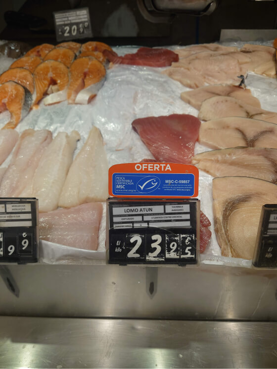鮮魚売り場ではこのようにMSC認証ラベルが表記されています。