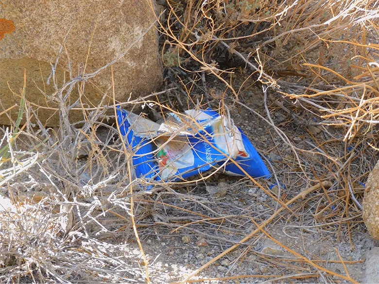 私たちが以前訪れた、標高4,000m近いユキヒョウの生息地でも、プラスチックごみが見つかりました。このごみを無くしていくには、この地域で暮らす人々の理解と行動が欠かせません。