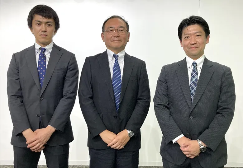 今回ご登壇いただいた、日本生協連の松本氏(中央)とWWFジャパンの吉田(左)、司会の朝日新聞SDGs ACTION! 編集長の竹山栄太郎氏(右)