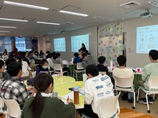 レクチャーパートの講師はWWFジャパンが務めました