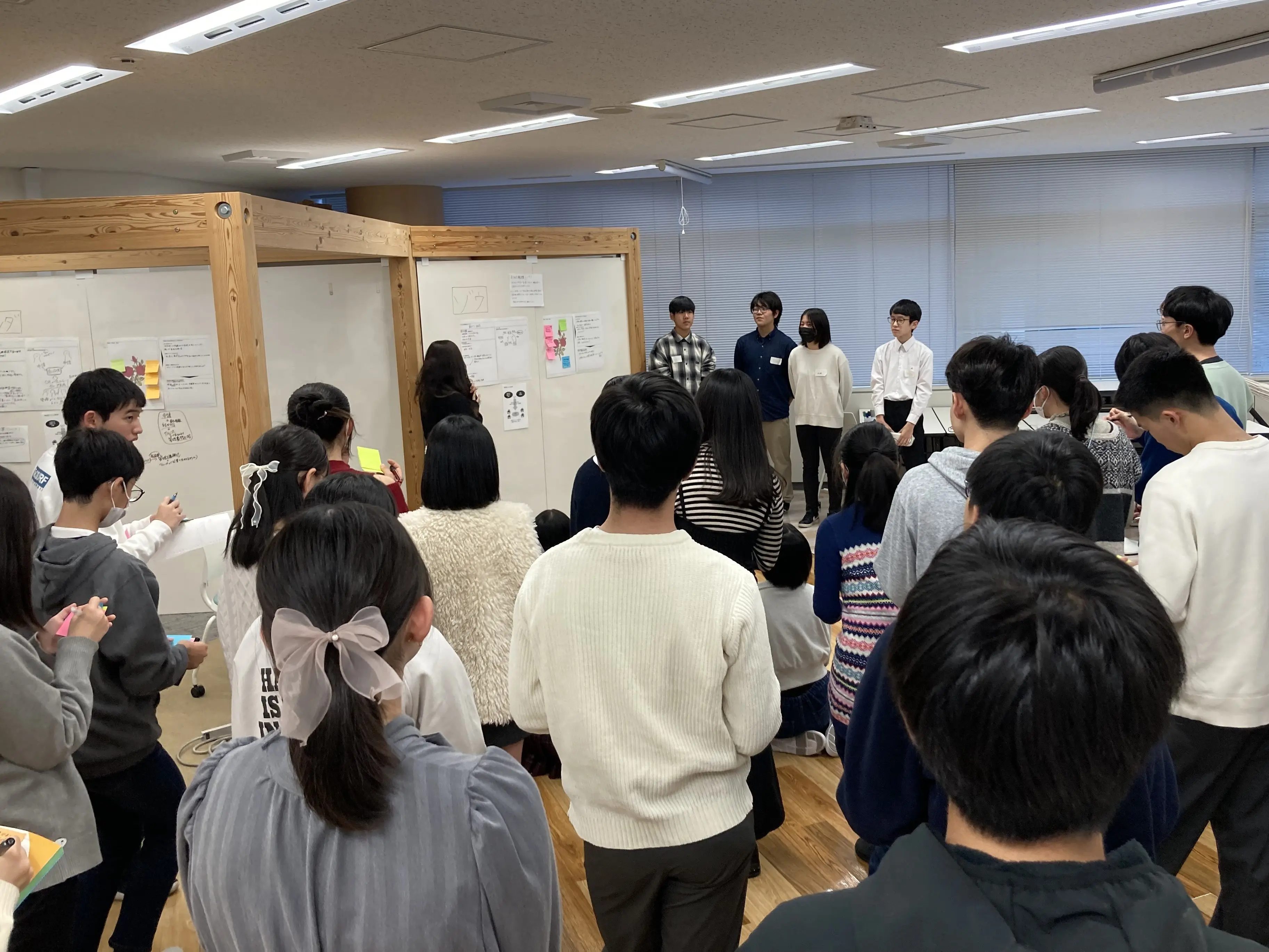 最後は全体に向けて8つのバラエティに富んだ解決策が披露されました