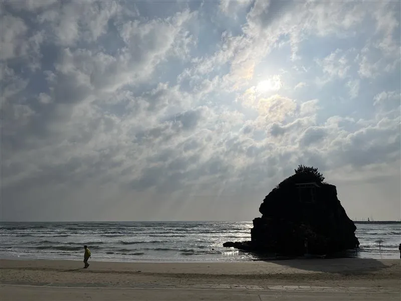 山陰合同銀行とごうぎんエナジーの本拠地である島根県随一の景勝地、稲佐の浜。神在月(神無月)には全国から神様が集まります。