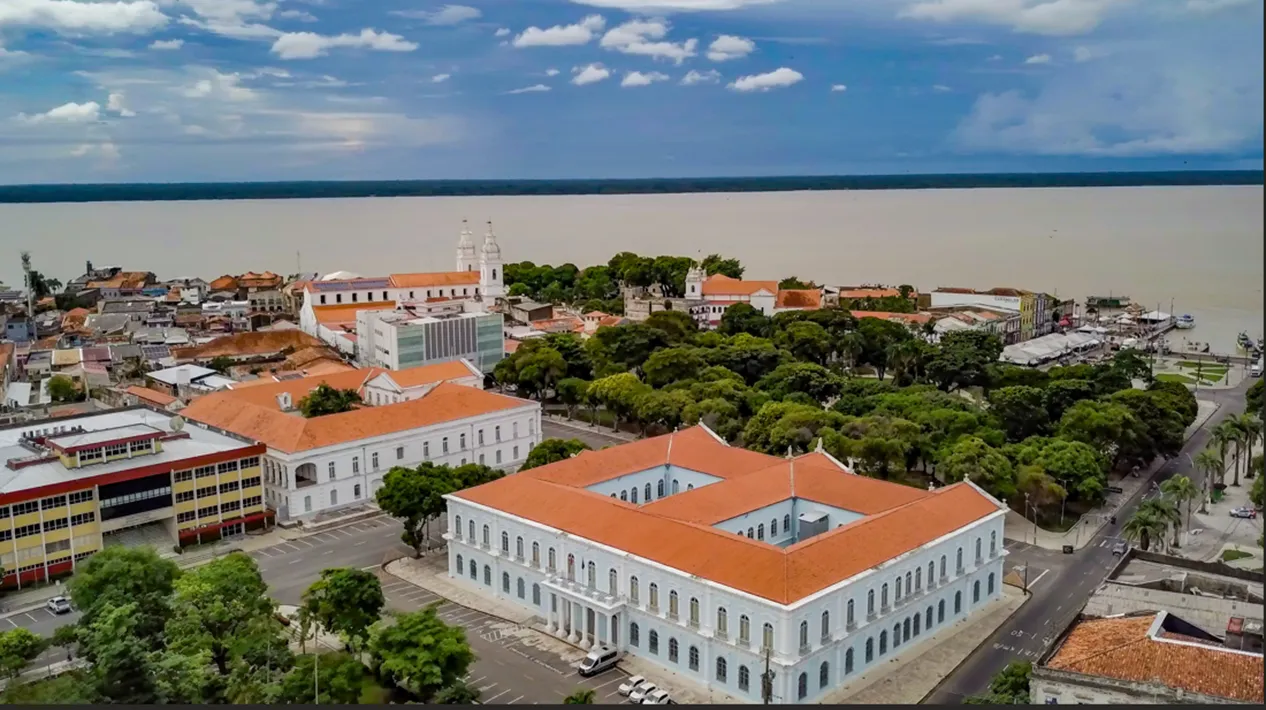 COP30が開催されるベレンは、アマゾン川の河口に開かれた人口約150万人の都市。議長国ブラジルは熱帯林の重要性を世界に訴えるため、COPをアマゾン地域に誘致した