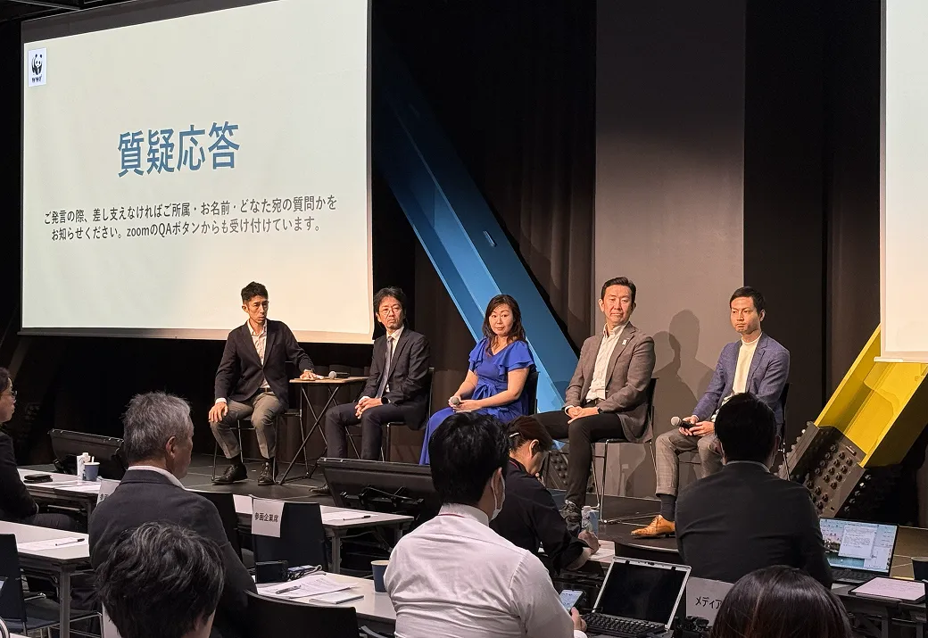 右から環境省 金子氏、サントリーホールディングス 平野氏、ユニリーバ・ジャパン・ホールディングス 岩崎氏、国立環境研究所 田崎氏、WWFジャパン 三沢