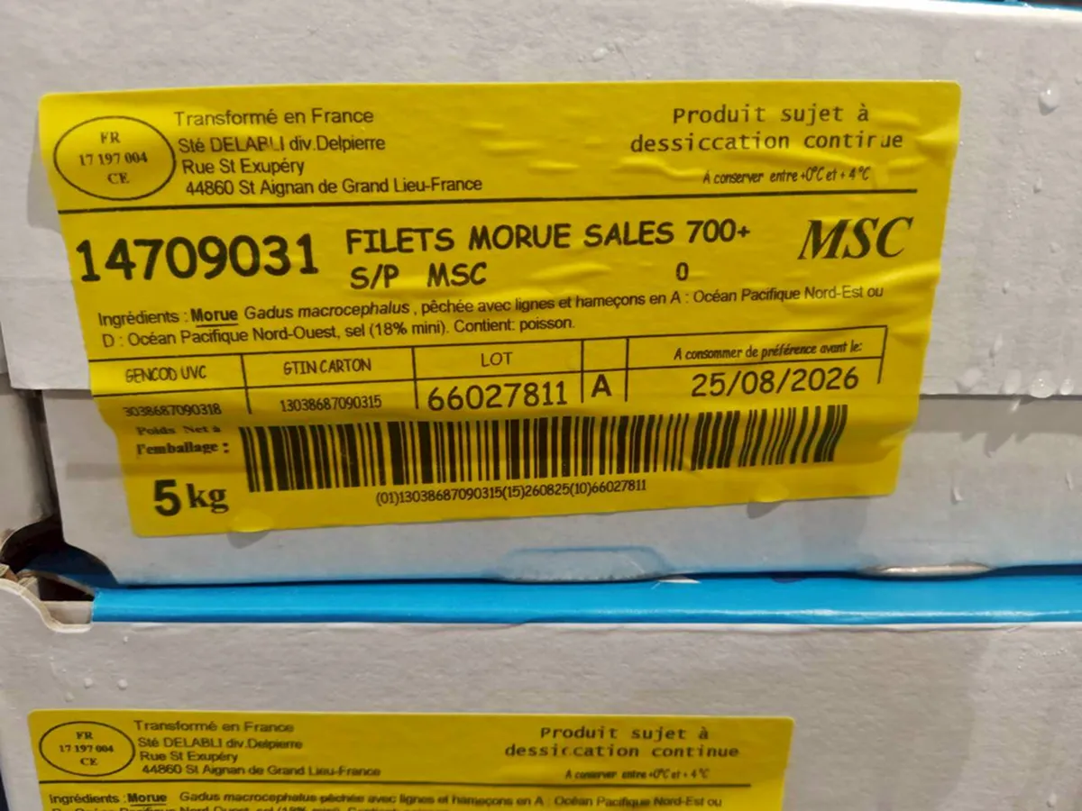MSC認証の塩漬けタラのフィレ、主に北東または北西大西洋で釣り針とラインで漁獲されていことが明記されています。