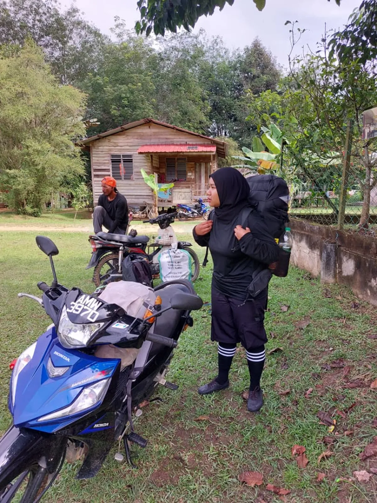 森林パトロールの準備をするミラさん