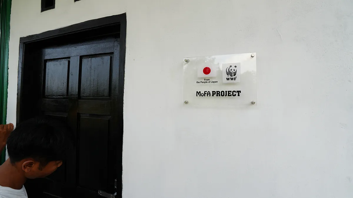 日本国民からの支援であることを示すプレート