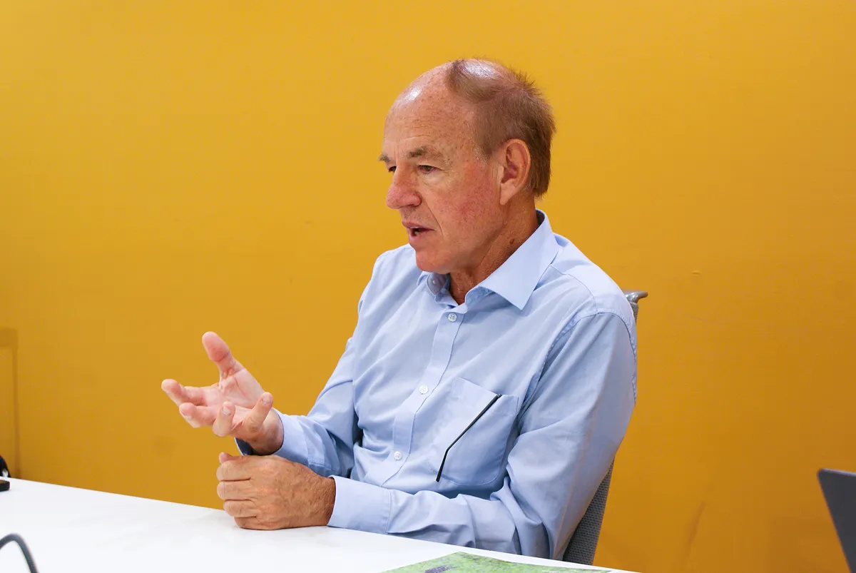 WWFジャパン事務局でインタビューに答えるランベルティー二氏