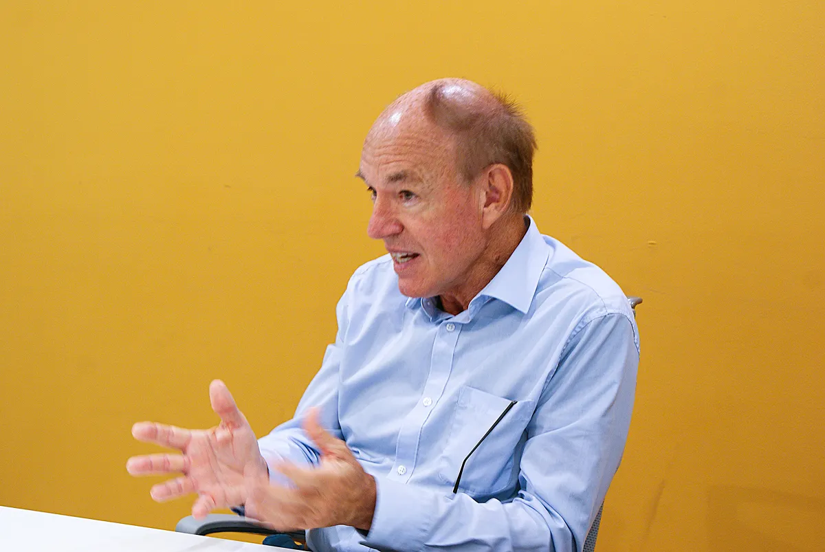 WWFジャパン事務所でインタビューに応えるランベルティー二氏