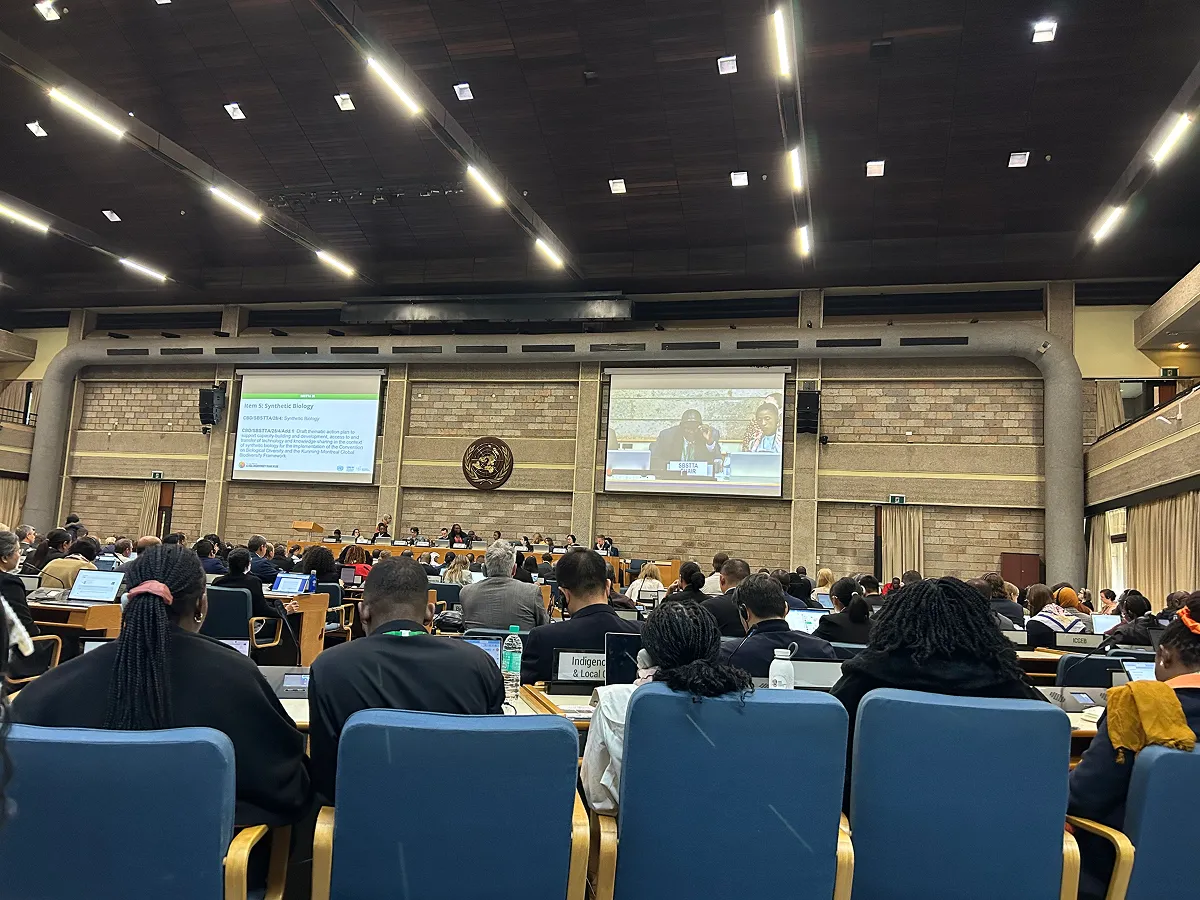 ナイロビでのプレナリー(本会議)の様子。今回の会議は、今年10月に開かれる条約の締約国会議(CBD-COP17)の前哨戦にあたる予備会合です。世界の生物多様性保全の進捗レビュ―に向けた、大事な役割を担っています。