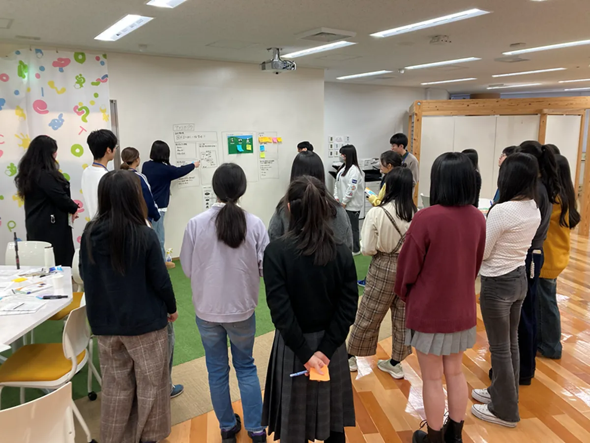周囲も真剣に発表に聞き入ります