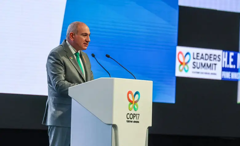 リーダーズサミットで演説するアルメニアのニコル・パシニャン首相。国内における森林破壊や過剰漁獲からの回復の歴史と、自然豊かな未来への希望を語った。Photo by IISD/ENB - Mike Muzurakis